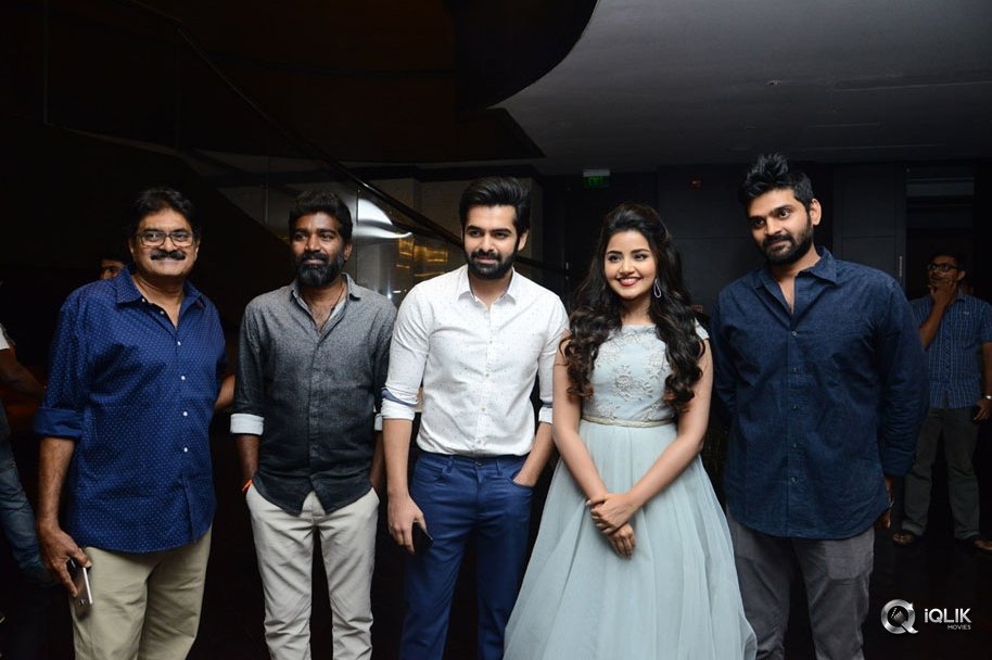 Vunnadhi-Okate-Zindagi-Movie-Pre-Release-Function